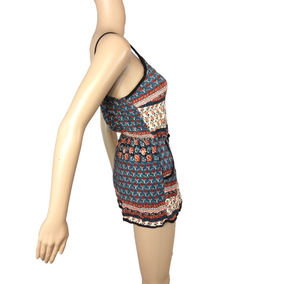 ❤SALE❤ NWOT Printed romper - Picture 5 of 6